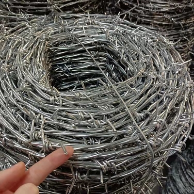 2.8mm~1.8mm Gefängnis Barb Wire Fence Hot Dipped galvanisierte Stacheldrahtantioxidation